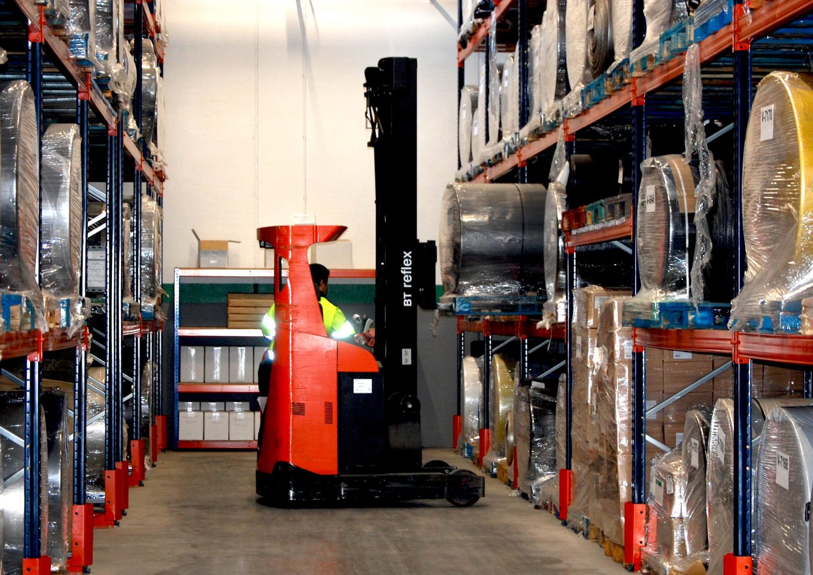 COLIPLEX cuenta con instalaciones en Vulpellac para la producción de todo tipo de bolsas.